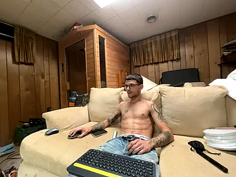 Snapshot of hungkubenski chatting on 10.22.25 hungkubenski online show from 10.22.25