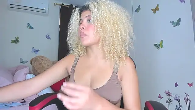 sofiacastillo01 online show from 11.20.25