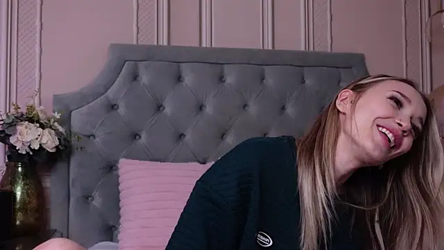 Snapshot of LucyAddison chatting on 06.19.26 LucyAddison online show from 06.19.26