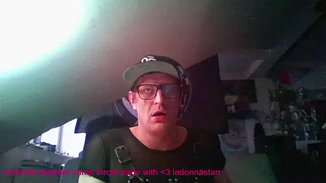 Snapshot of Bigthroaterboy chatting on 12.02.24 Bigthroaterboy online show from 12.02.24