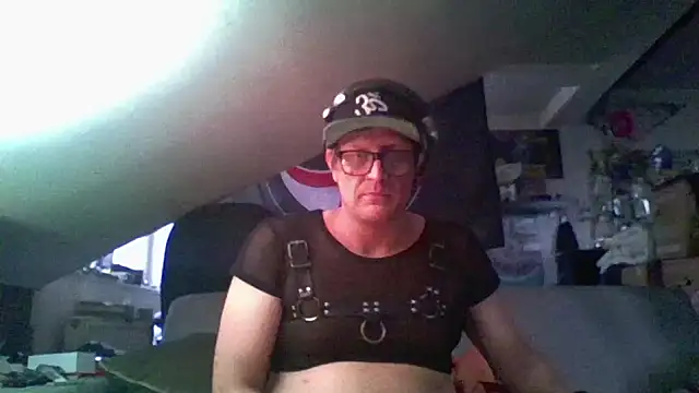 Snapshot of Bigthroaterboy chatting on 12.06.24 Bigthroaterboy online show from 12.06.24