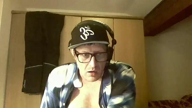 Snapshot of Bigthroaterboy chatting on 12.10.24 Bigthroaterboy online show from 12.10.24