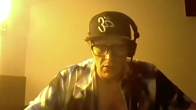 Snapshot of Bigthroaterboy chatting on 12.12.24 Bigthroaterboy online show from 12.12.24