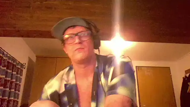 Snapshot of Bigthroaterboy chatting on 12.28.24 Bigthroaterboy online show from 12.28.24