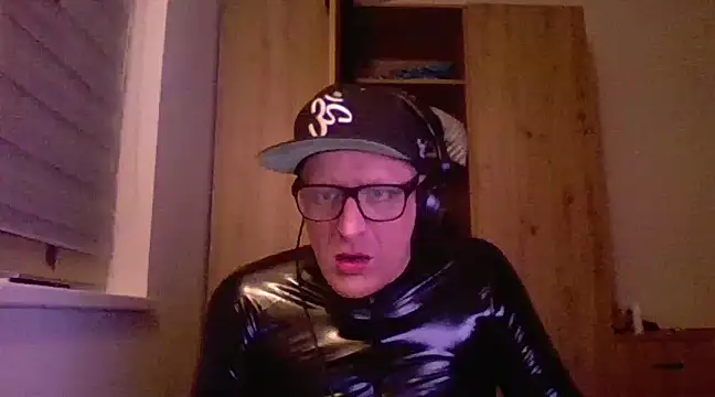 Snapshot of Bigthroaterboy chatting on 02.11.25 Bigthroaterboy online show from 02.11.25