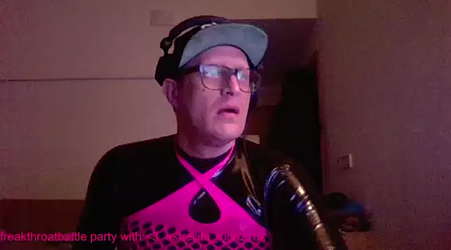 Snapshot of Bigthroaterboy chatting on 03.11.25 Bigthroaterboy online show from 03.11.25
