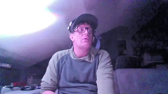 Bigthroaterboy online show from 10.27.25