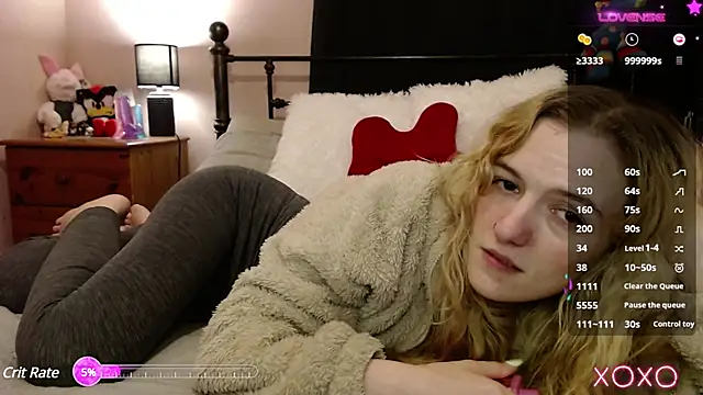 Snapshot of EllieeRose chatting on 12.12.24 EllieeRose online show from 12.12.24
