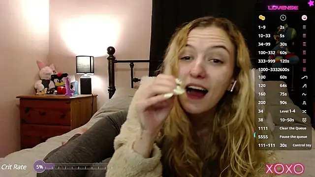 Snapshot of EllieeRose chatting on 12.16.24 EllieeRose online show from 12.16.24