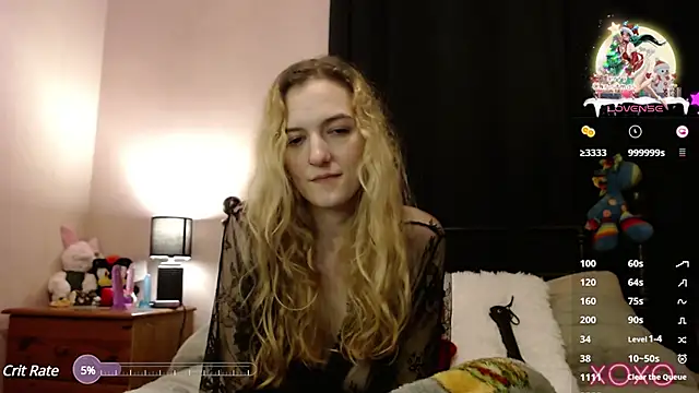 Snapshot of EllieeRose chatting on 12.19.24 EllieeRose online show from 12.19.24