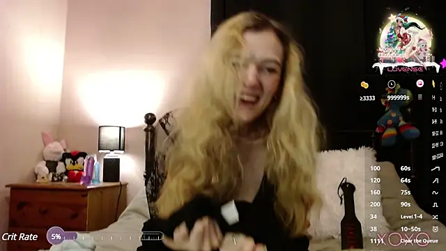 Snapshot of EllieeRose chatting on 12.21.24 EllieeRose online show from 12.21.24