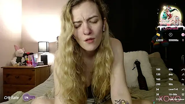 Snapshot of EllieeRose chatting on 12.31.24 EllieeRose online show from 12.31.24