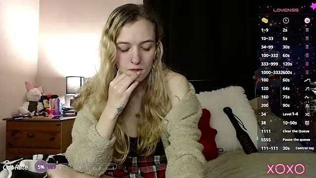 Snapshot of EllieeRose chatting on 01.21.25 EllieeRose online show from 01.21.25
