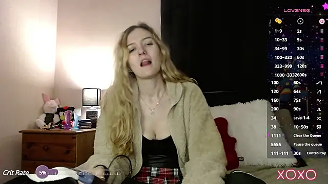 Snapshot of EllieeRose chatting on 01.24.25 EllieeRose online show from 01.24.25