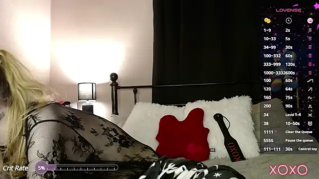 Snapshot of EllieeRose chatting on 01.28.25 EllieeRose online show from 01.28.25