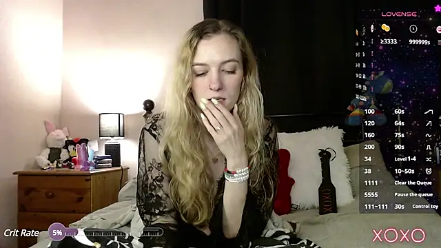 Snapshot of EllieeRose chatting on 02.04.25 EllieeRose online show from 02.04.25