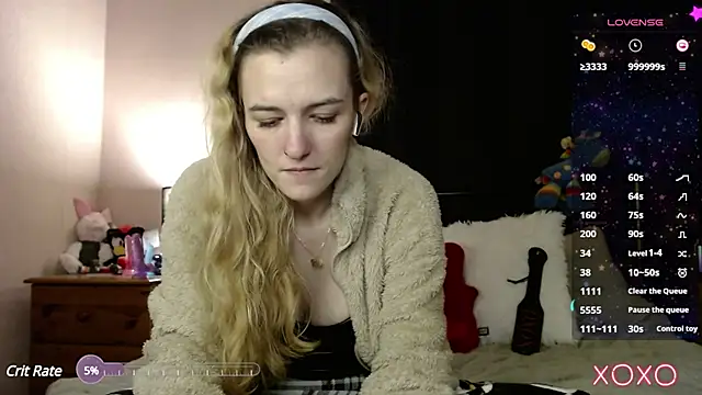 Snapshot of EllieeRose chatting on 02.15.25 EllieeRose online show from 02.15.25