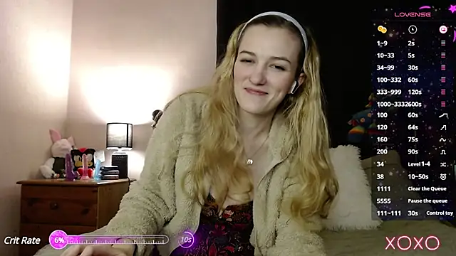 Snapshot of EllieeRose chatting on 02.17.25 EllieeRose online show from 02.17.25