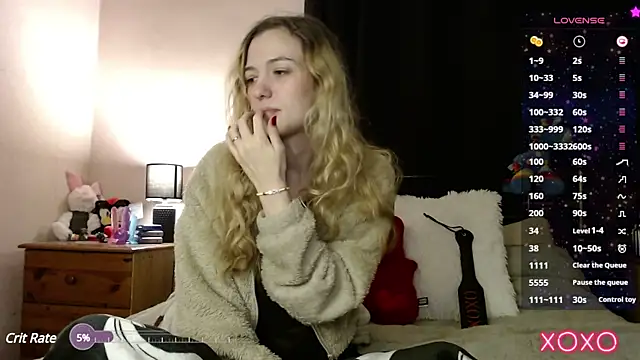 Snapshot of EllieeRose chatting on 02.21.25 EllieeRose online show from 02.21.25