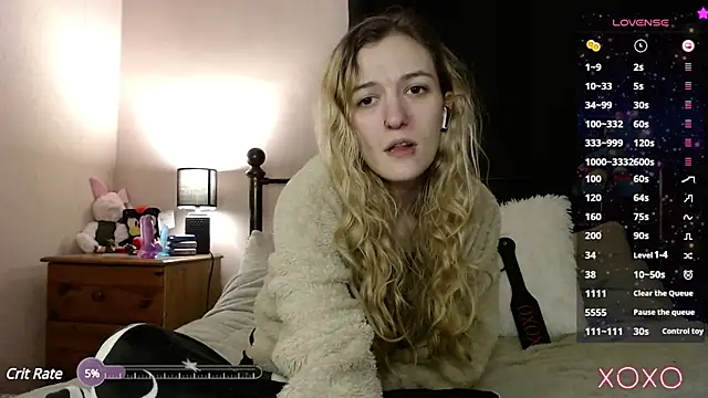 Snapshot of EllieeRose chatting on 02.23.25 EllieeRose online show from 02.23.25