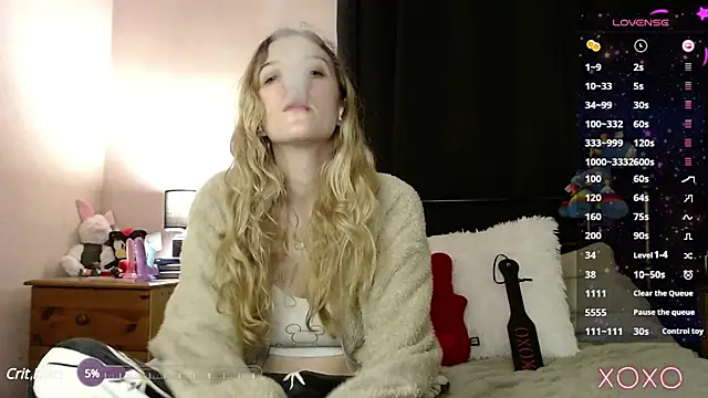 Snapshot of EllieeRose chatting on 02.24.25 EllieeRose online show from 02.24.25