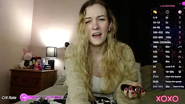 Snapshot of EllieeRose chatting on 03.17.25 EllieeRose online show from 03.17.25