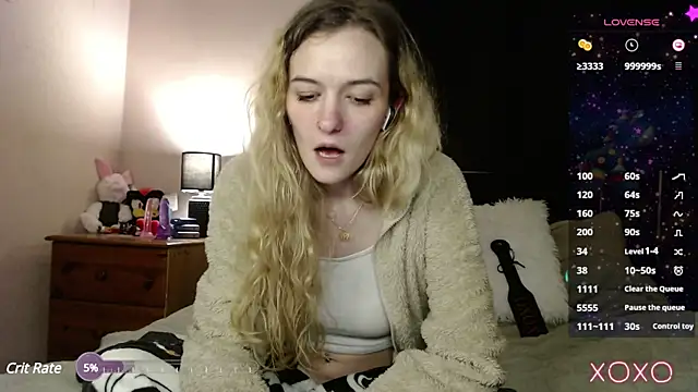 Snapshot of EllieeRose chatting on 03.18.25 EllieeRose online show from 03.18.25