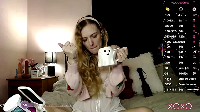 Snapshot of EllieeRose chatting on 09.13.25 EllieeRose online show from 09.13.25