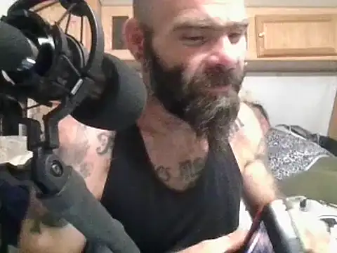 Snapshot of WilldoPita chatting on 12.22.25 WilldoPita online show from 12.22.25