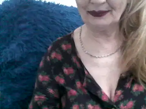 CarlyTreat online show from 12.20.24