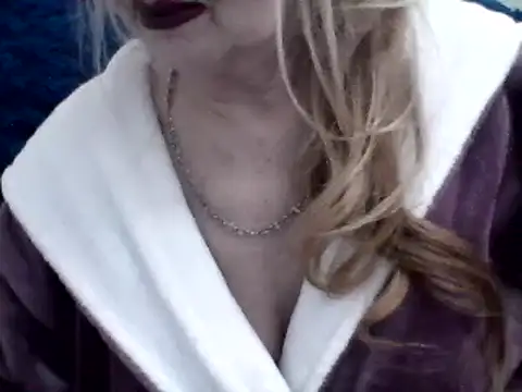 CarlyTreat online show from 01.10.25