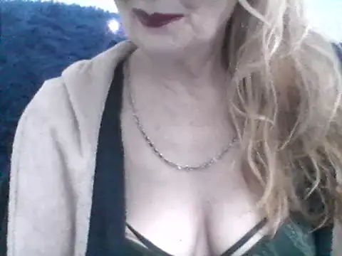 CarlyTreat online show from 01.22.25