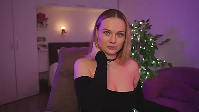 Snapshot of Naughty_mooncake chatting on 01.06.25 Naughty mooncake online show from 01.06.25