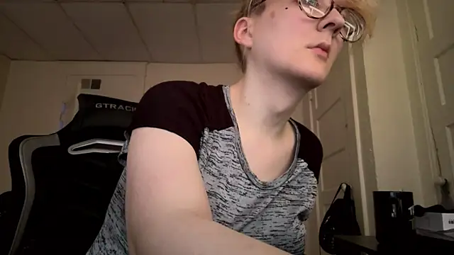 Snapshot of YandereDemon chatting on 04.08.26 YandereDemon online show from 04.08.26