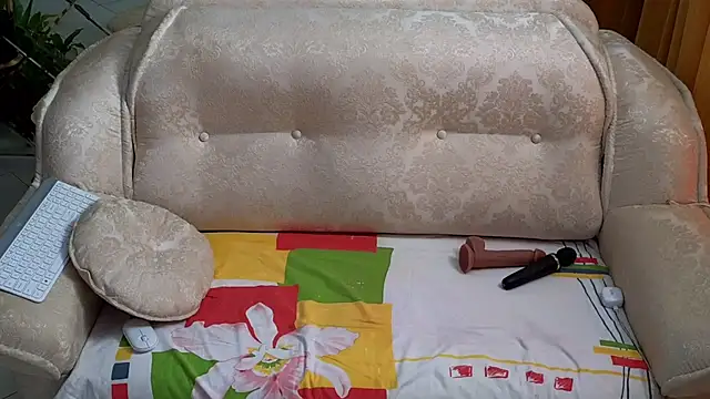 Snapshot of BEST-1 chatting on 09.15.25 BEST-1 online show from 09.15.25