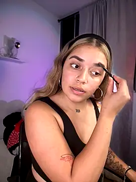 Snapshot of JoselinFlower_ chatting on 11.06.25 JoselinFlower online show from 11.06.25