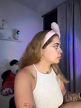 Snapshot of JoselinFlower_ chatting on 11.14.25 JoselinFlower online show from 11.14.25