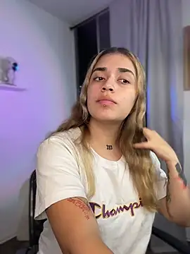 Snapshot of JoselinFlower_ chatting on 12.17.25 JoselinFlower online show from 12.17.25