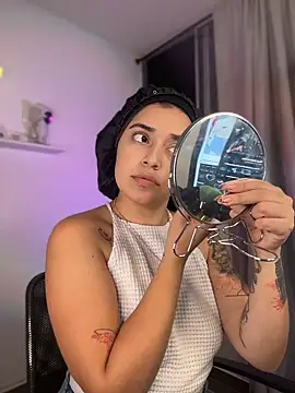 Snapshot of JoselinFlower_ chatting on 12.19.25 JoselinFlower online show from 12.19.25