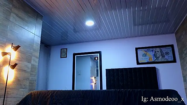 Snapshot of AsmodeoCox chatting on 10.02.25 AsmodeoCox online show from 10.02.25