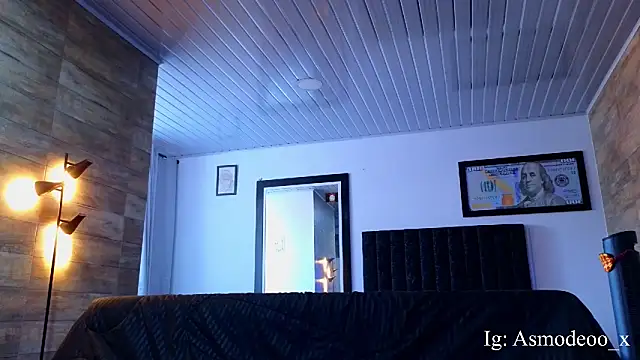 Snapshot of AsmodeoCox chatting on 10.05.25 AsmodeoCox online show from 10.05.25