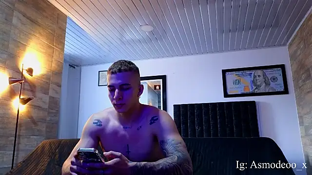 Snapshot of AsmodeoCox chatting on 10.12.25 AsmodeoCox online show from 10.12.25