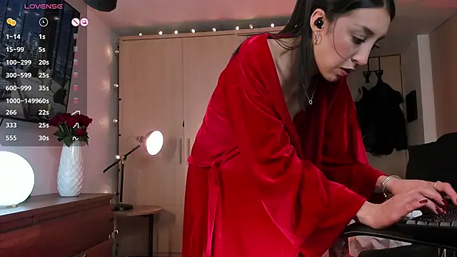 Snapshot of ariana_fitl_ chatting on 01.10.25 ariana fitl online show from 01.10.25