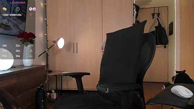 Snapshot of ariana_fitl_ chatting on 01.12.25 ariana fitl online show from 01.12.25