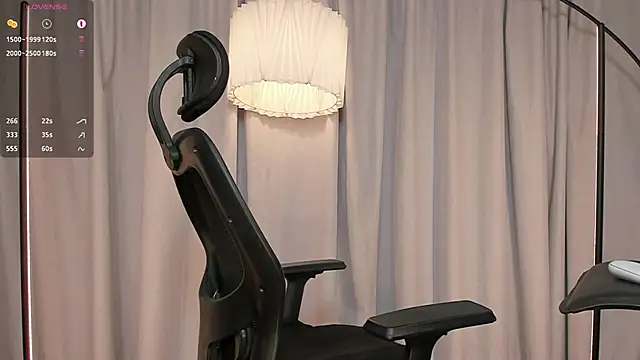 Snapshot of ariana_fitl_ chatting on 10.12.25 ariana fitl online show from 10.12.25