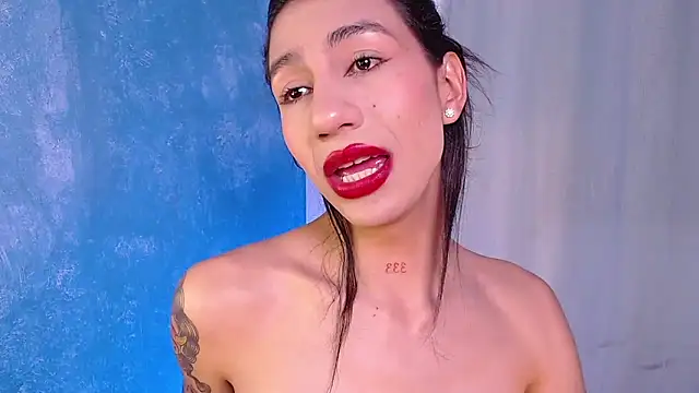 sofiaa grey  online show from 01.17.25