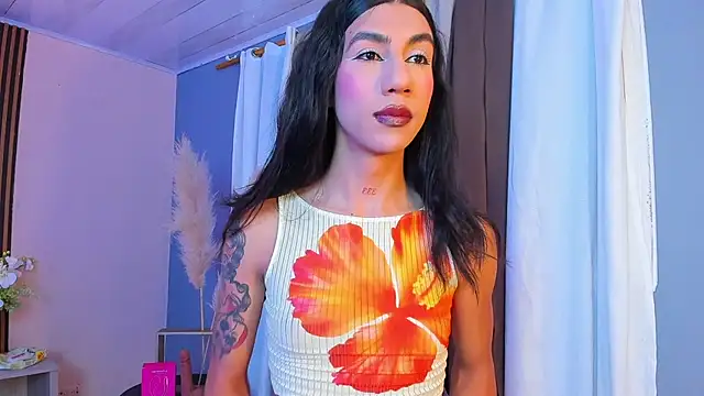 sofiaa grey  online show from 10.13.25