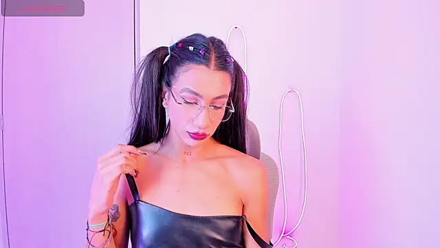 Snapshot of sofiaa_grey_ chatting on 12.19.25 sofiaa grey online show from 12.19.25