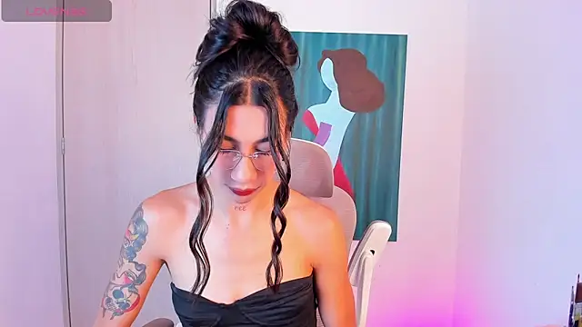 Snapshot of sofiaa_grey_ chatting on 02.15.26 sofiaa grey online show from 02.15.26