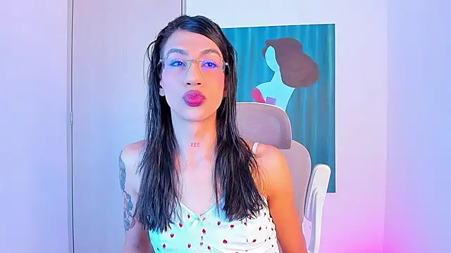 Snapshot of sofiaa_grey_ chatting on 04.11.26 sofiaa grey online show from 04.11.26